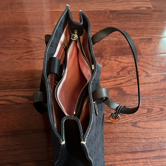 Dooney and bourke shoulder bag signature bag - Picture 2 of 3